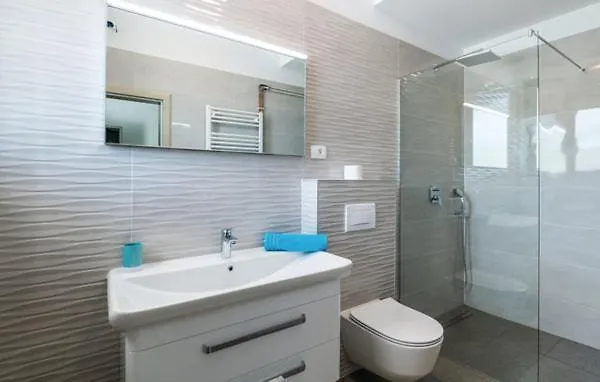 Lealeana * Πούλα