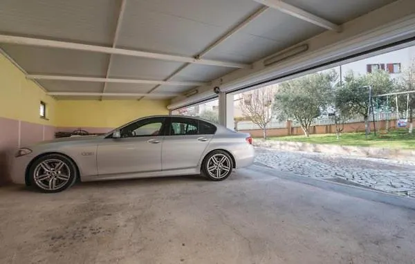 Lealeana Βίλα Πούλα