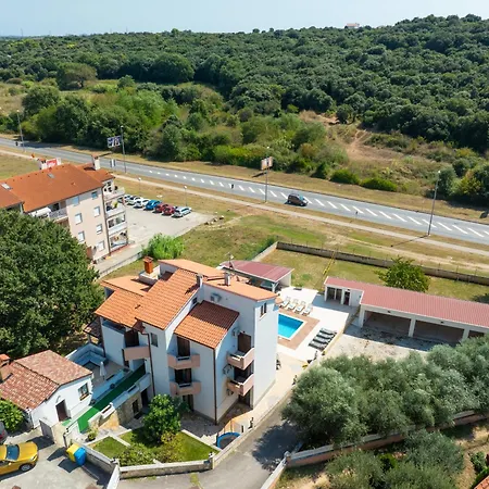 Lealeana * Pula