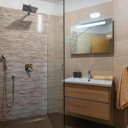 Вілла Lealeana Пула