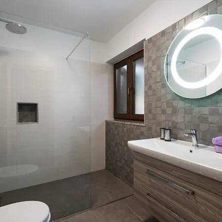 Вілла Lealeana Пула