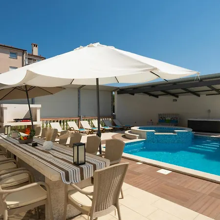 빌라 Lealeana 풀라